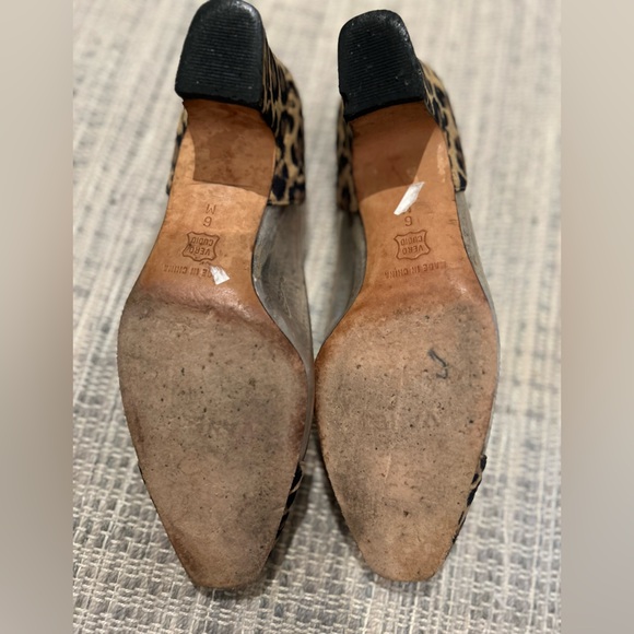 Plastic clear and leopard print low heeled pair of vintage shoes. - Picture 6 of 16